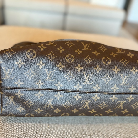 Authentic Louis Vuitton Graceful MM - Classic LV Print with Pink Interior - Picture 3 of 6
